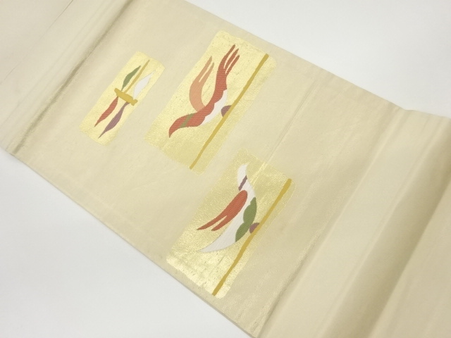 色紙に鳥模様織出し開き名古屋帯（額縁仕立て）